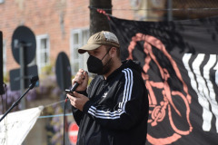 Redner am Mikrofon