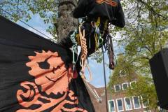 Baumkletterer mit antiatom Kapputzenpulli